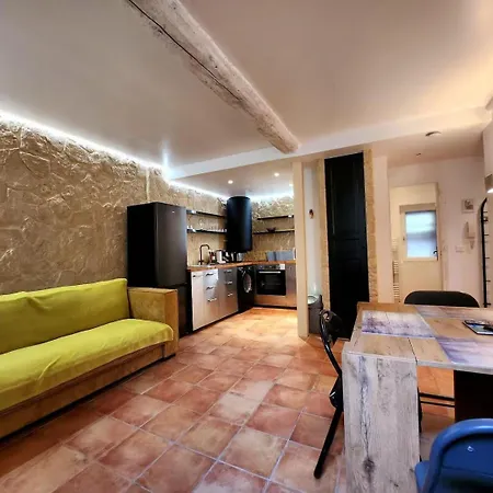 Le Pecheur - T2 Au Coeur Du Vieil أنتيب